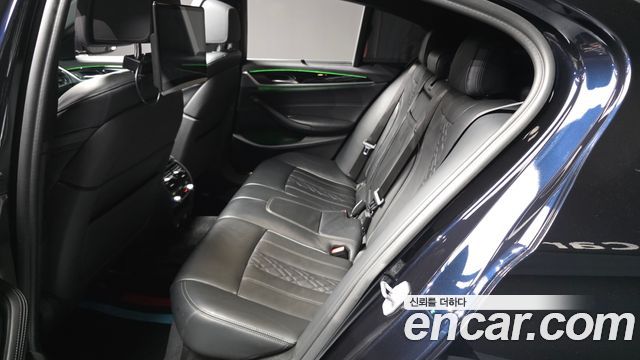 BMW 5-Series 2019 — photo 16