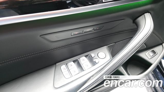 BMW 5-Series 2019 — photo 27