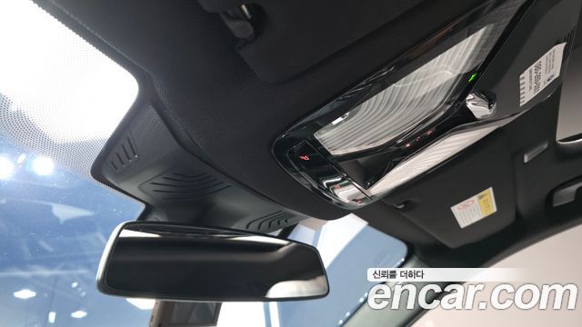 BMW 5-Series 2019 — photo 29