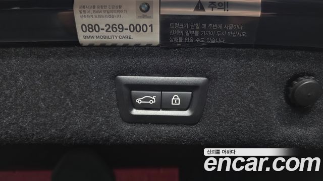 BMW 5-Series 2019 — photo 32