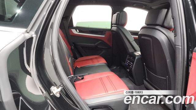 Porsche Cayenne 2025 — photo 17