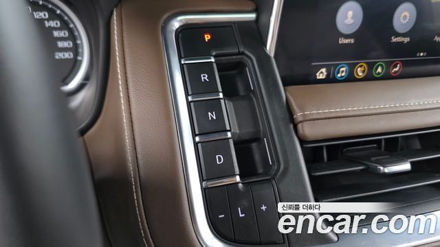 Chevrolet Surburban 2021 — photo 12