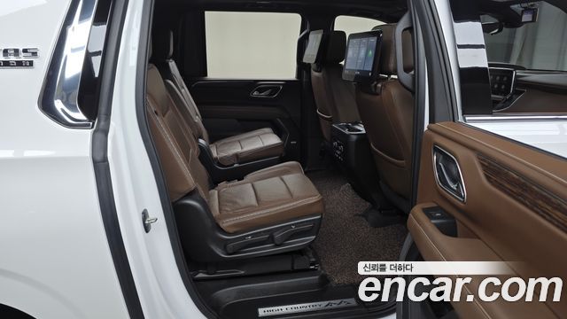 Chevrolet Surburban 2021 — photo 17