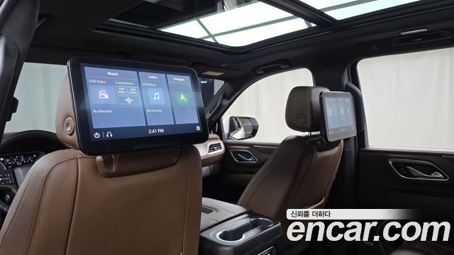 Chevrolet Surburban 2021 — photo 18