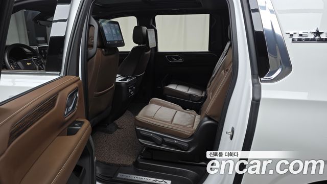 Chevrolet Surburban 2021 — photo 19
