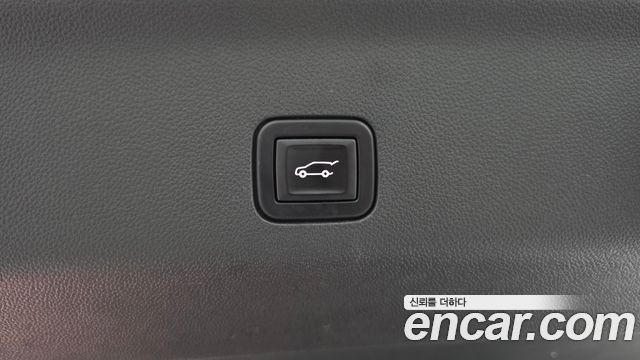 Chevrolet Surburban 2021 — photo 24