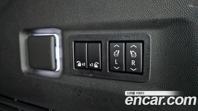 Chevrolet Surburban 2021 — photo 25