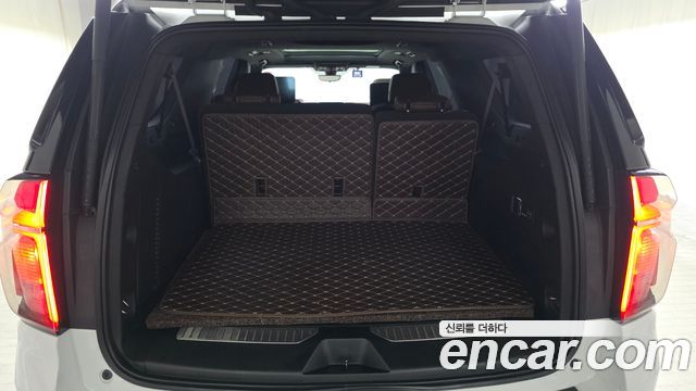 Chevrolet Surburban 2021 — photo 26