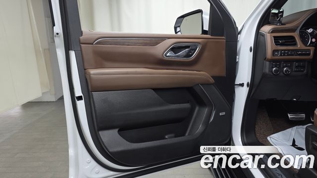 Chevrolet Surburban 2021 — photo 14