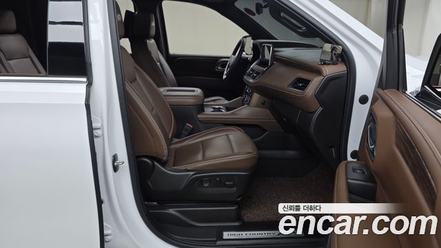 Chevrolet Surburban 2021 — photo 16