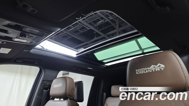 Chevrolet Surburban 2021 — photo 27