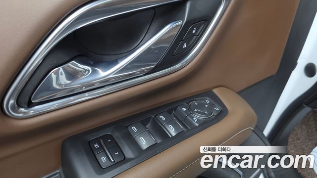 Chevrolet Surburban 2021 — photo 30