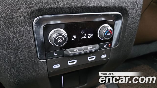 Chevrolet Surburban 2021 — photo 33