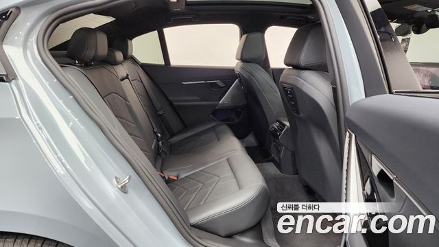 BMW 5-Series 2025 — photo 17