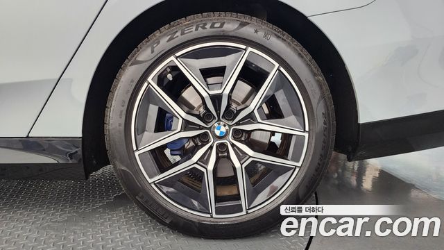 BMW 5-Series 2025 — photo 7
