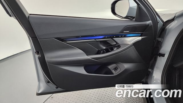BMW 5-Series 2025 — photo 14
