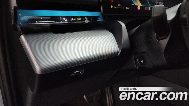 BMW 5-Series 2025 — photo 28