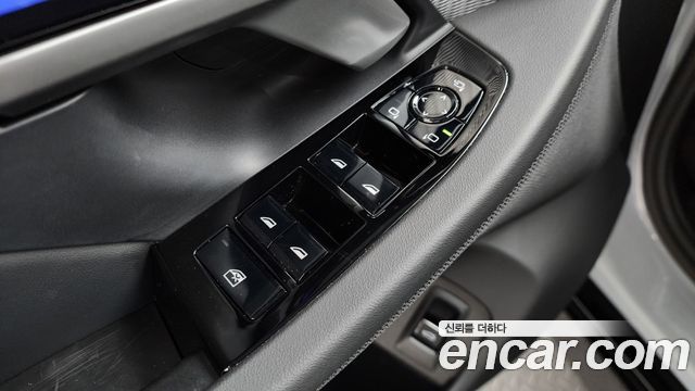 BMW 5-Series 2025 — photo 35