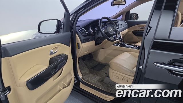 Kia Canival 2015 — photo 13