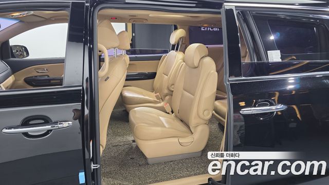 Kia Canival 2015 — photo 17