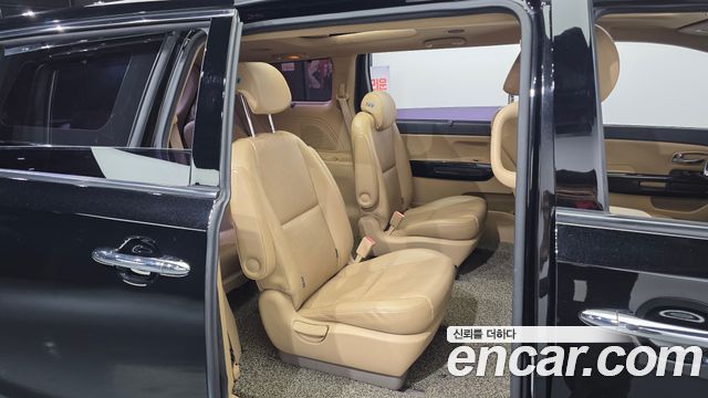 Kia Canival 2015 — photo 18