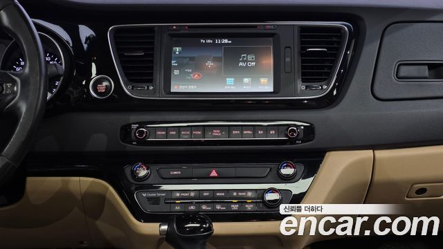 Kia Canival 2015 — photo 20