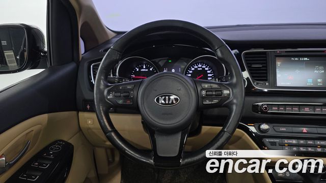 Kia Canival 2015 — photo 21