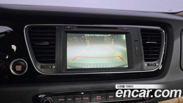 Kia Canival 2015 — photo 22