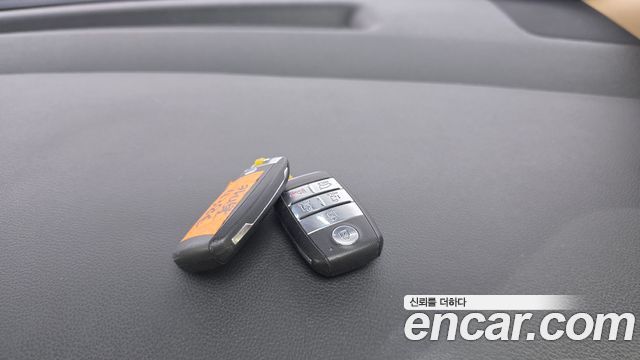 Kia Canival 2015 — photo 23