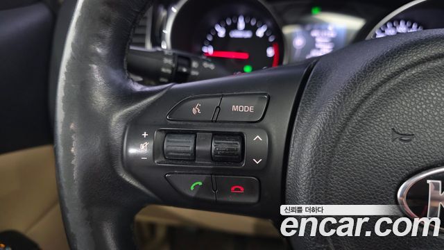 Kia Canival 2015 — photo 24