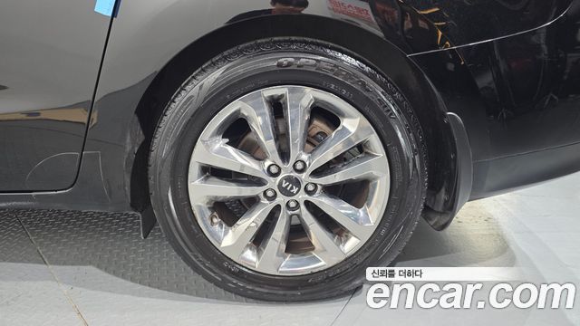 Kia Canival 2015 — photo 7