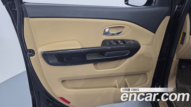 Kia Canival 2015 — photo 14