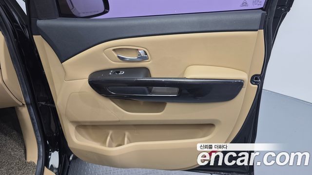 Kia Canival 2015 — photo 15