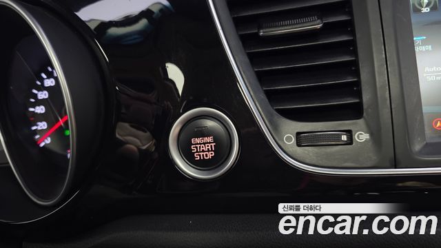 Kia Canival 2015 — photo 30