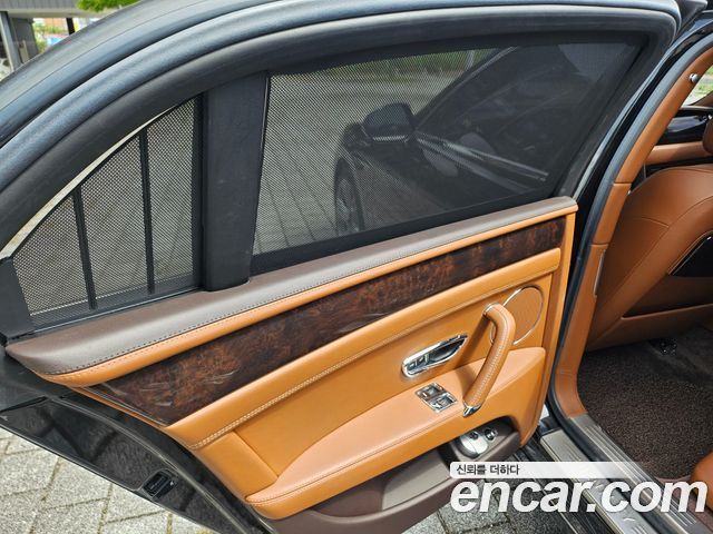 Bentley Flying Spur 2015 — photo 10