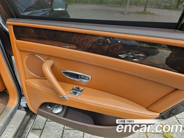 Bentley Flying Spur 2015 — photo 14