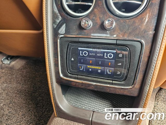 Bentley Flying Spur 2015 — photo 15