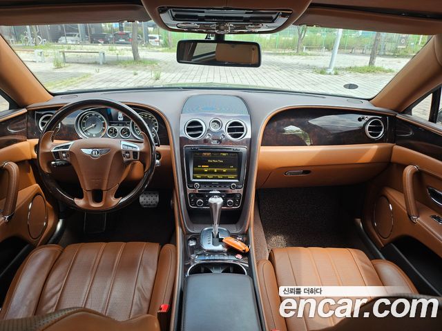 Bentley Flying Spur 2015 — photo 16