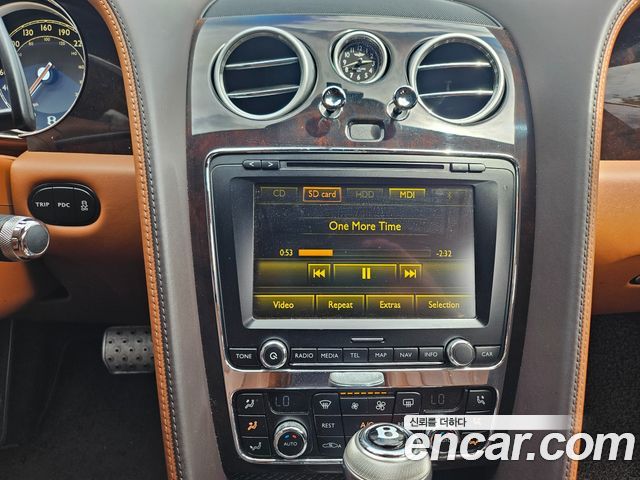 Bentley Flying Spur 2015 — photo 17