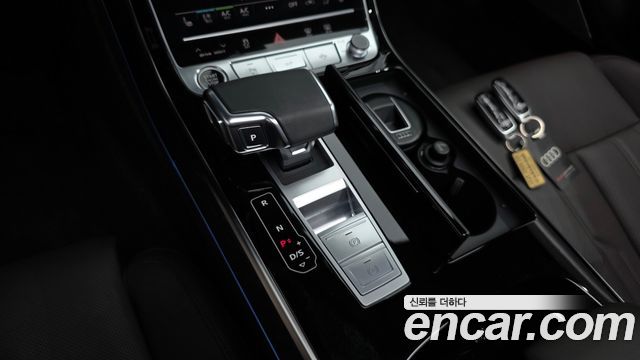 Audi A8 2023 — photo 12