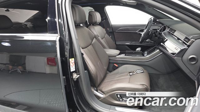 Audi A8 2023 — photo 17