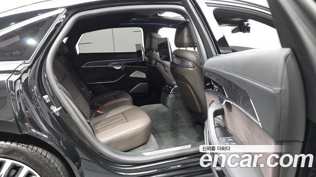 Audi A8 2023 — photo 18