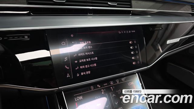Audi A8 2023 — photo 22