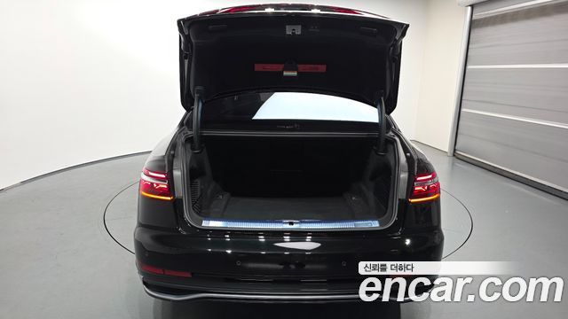 Audi A8 2023 — photo 26