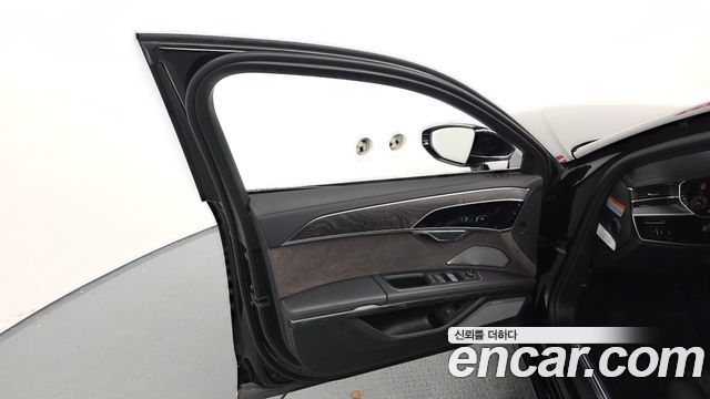 Audi A8 2023 — photo 14