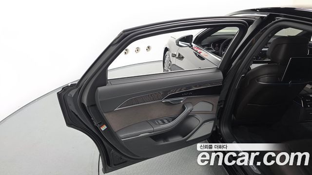 Audi A8 2023 — photo 15