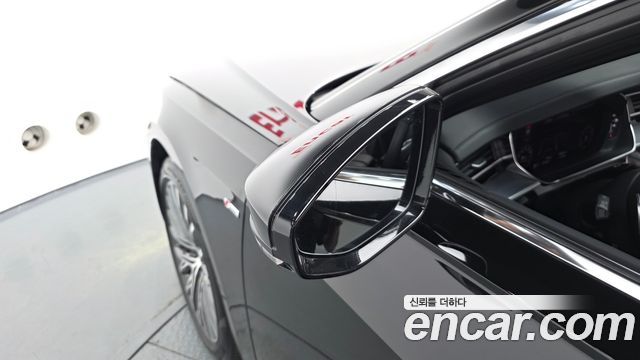 Audi A8 2023 — photo 29