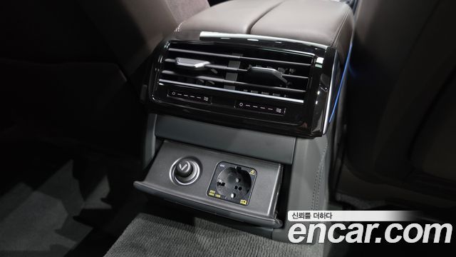 Audi A8 2023 — photo 34