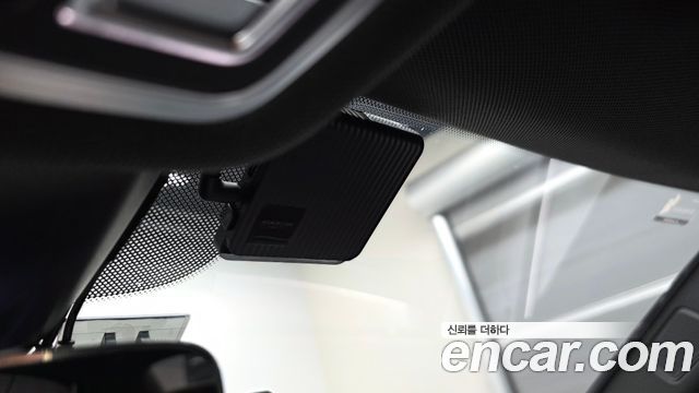 Audi A8 2023 — photo 37