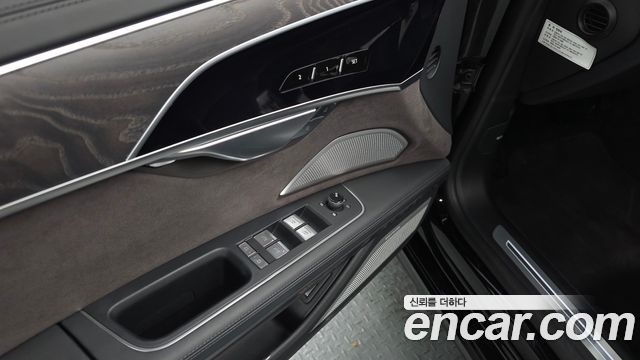 Audi A8 2023 — photo 39
